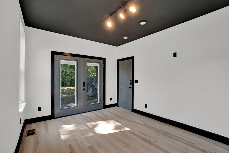 Building Photo - Room in House on Pursley St