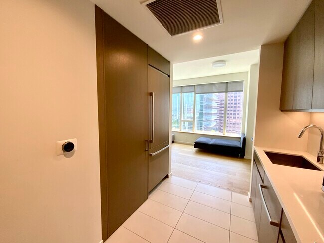 Building Photo - 889 Francisco St