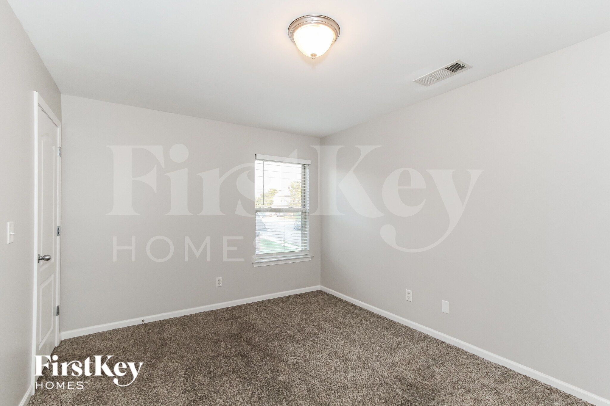 Building Photo - 2045 Kensington Ct