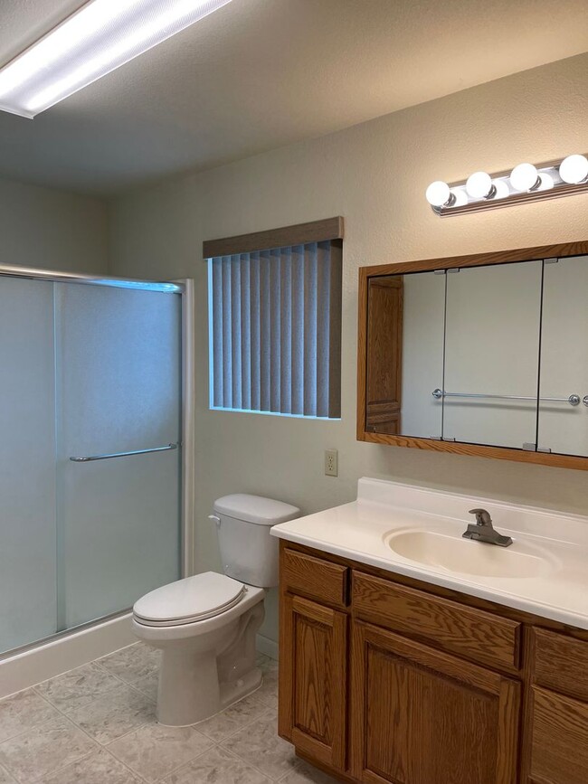 Building Photo - 3 BED 2 BATH W/ATTACHED MOTHER-IN-LAW SUITE *SOLAR PANELS ON ROOF = LOW ELECTRIC BILL*