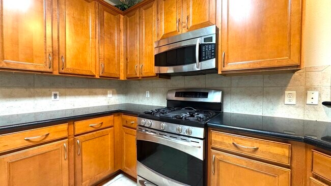 Building Photo - 8923 Willow Wind Ln