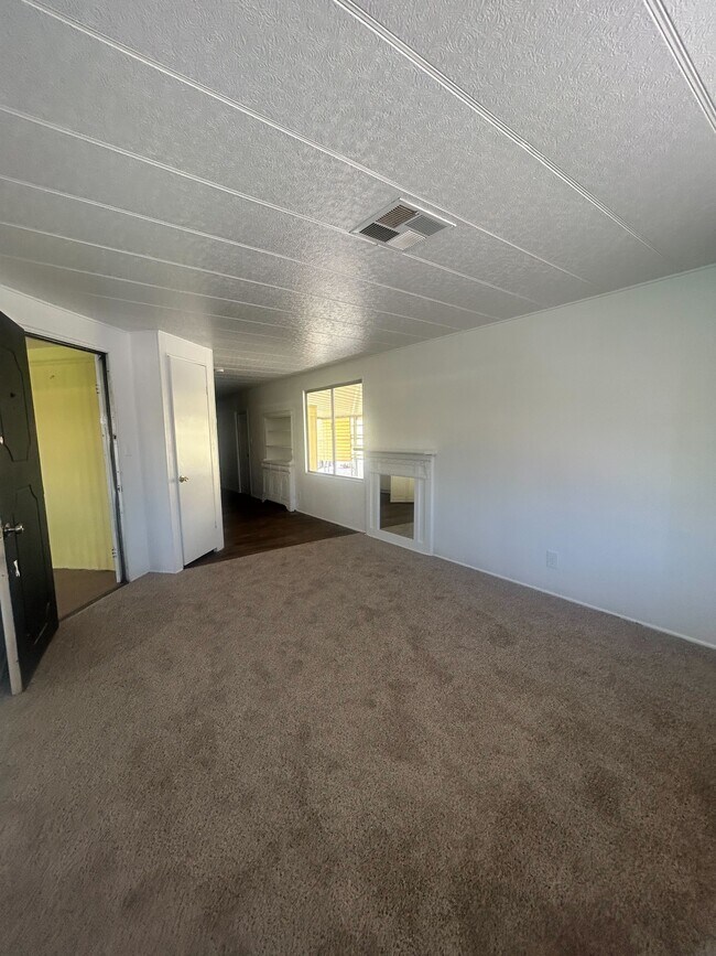 Building Photo - 3601 E Wyoming Ave