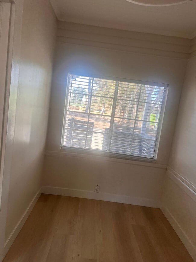 Building Photo - Beautiful 2 bedrooms 2 full baths house in Golden Hills area