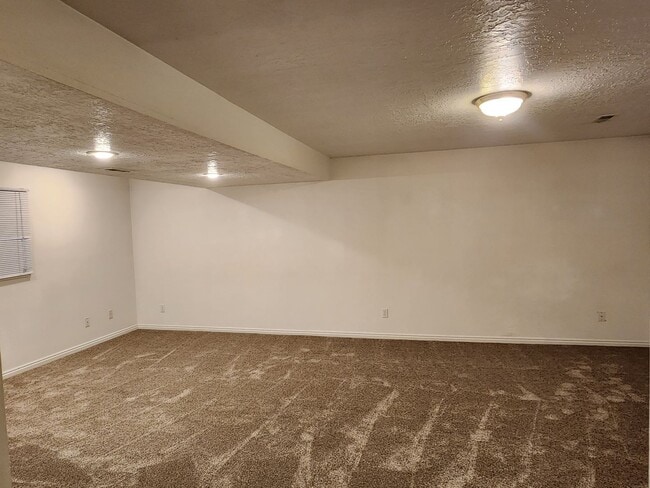 Building Photo - 3 Bd 2 Bath Home with Office