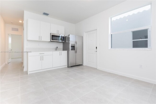 Building Photo - 2636 SE 8th Ct