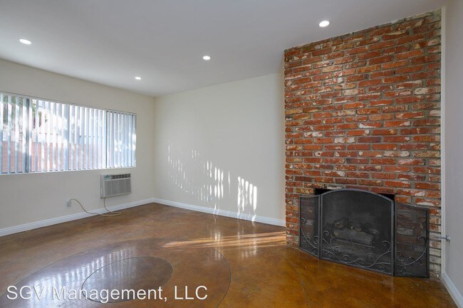 Building Photo - 518 E Washington Blvd