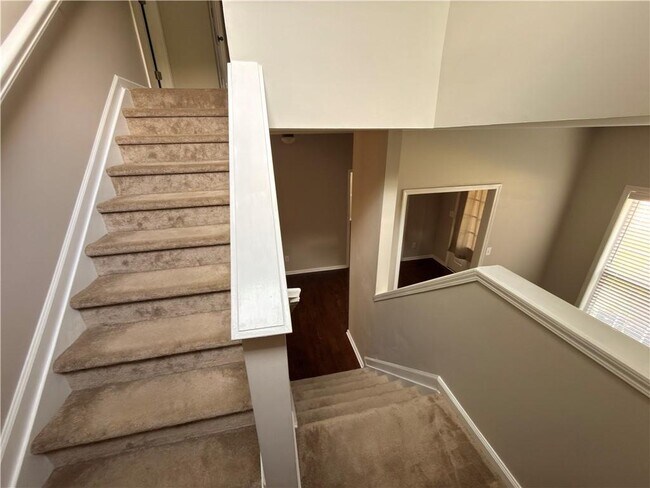 Building Photo - 5706 Amberside Ln NE