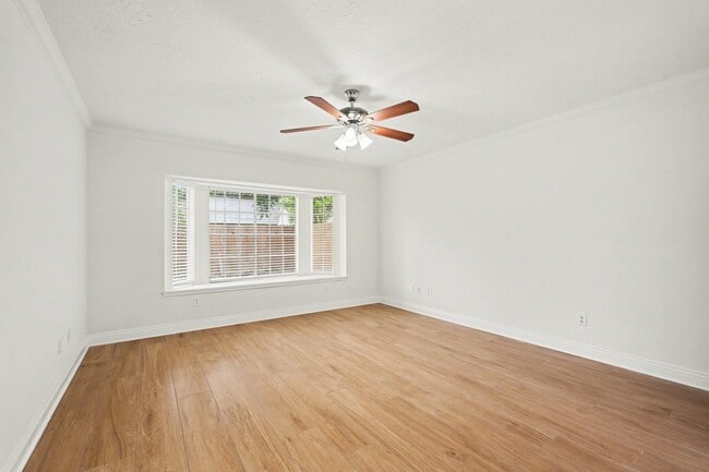 Building Photo - 8303 Lake Crystal Dr