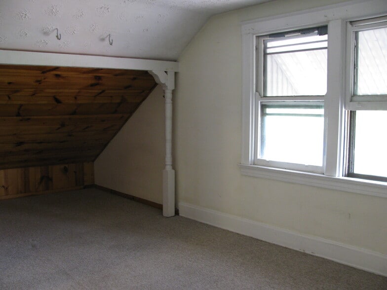 BR1 left dormer - 2534 Valley View Ct