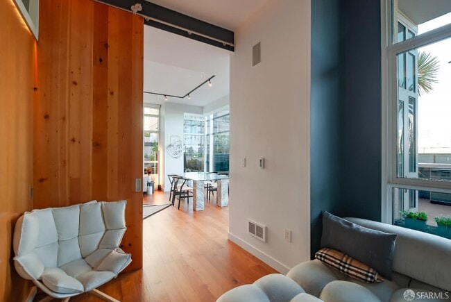 Building Photo - 1160 Mission St