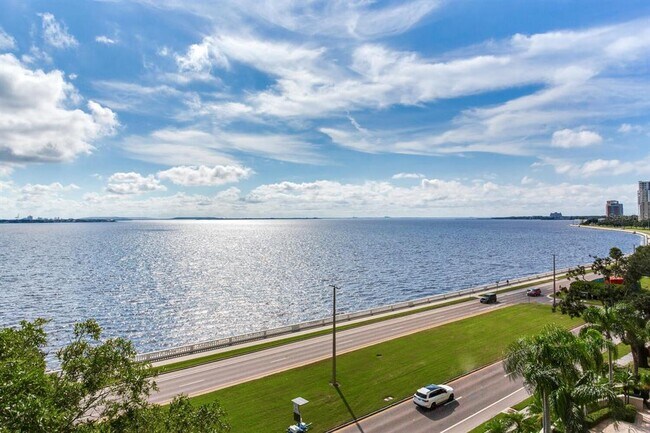 Building Photo - 2912 W Santiago St