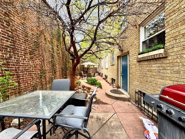 Building Photo - 1528 N Emerson Street Unit 7, Denver CO, 8...