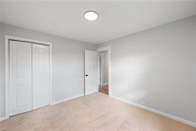 Building Photo - 2810 Roanoke Ave