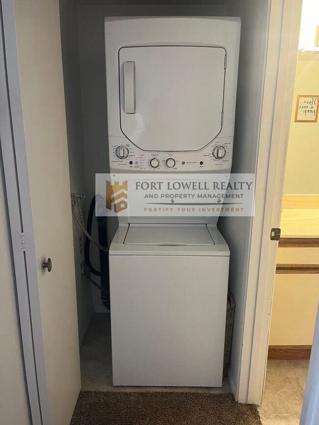 Building Photo - Beautiful 1 bedroom with washer and dryer