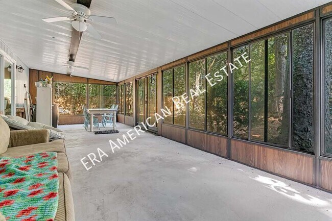 Building Photo - 2037 Lewis Turner Blvd