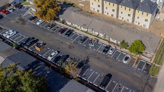 Building Photo - 1639 Northwood St