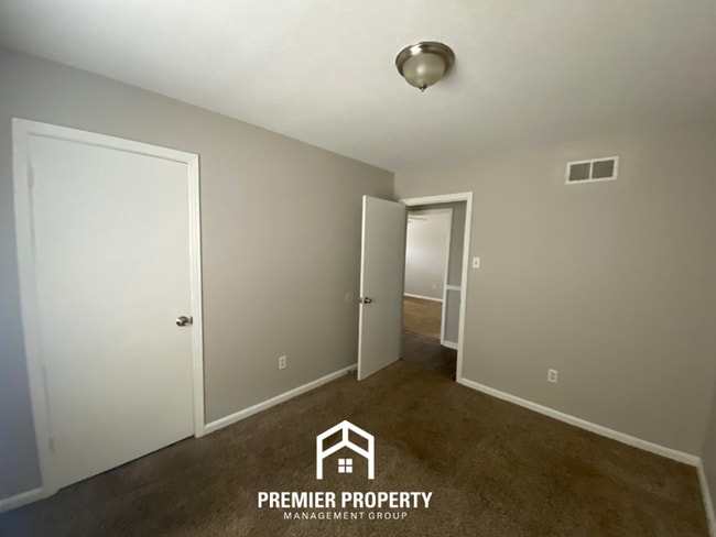 Building Photo - Charming 3BR Memphis Home with Hardwood Floors & Fenced Backyard