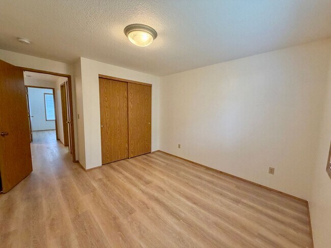 Building Photo - INQUIRE WITH IN FOR ANY MOVEIN SPECIALS Cute Ranch, Location Location in Prairie School district