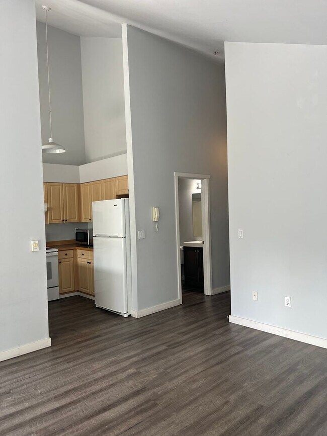 Building Photo - Vaulted Ceilings, Fireplace, LVP Flooring,...