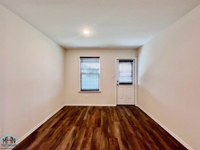 Building Photo - 6318 Sycamore Run
