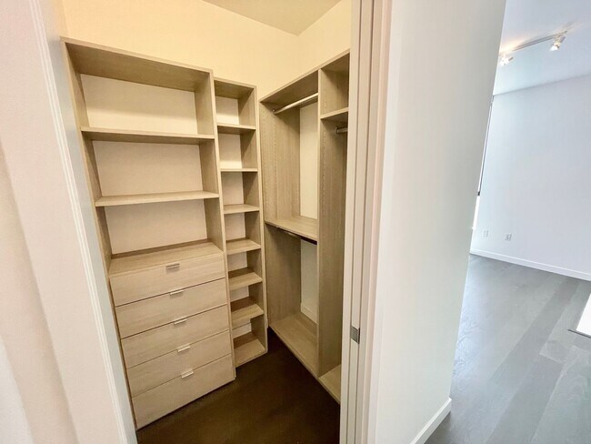 Building Photo - 2BR/2BA Inner Mission Boutique Condo w/Parking, Storage, Laundry – PROGRESSIVE