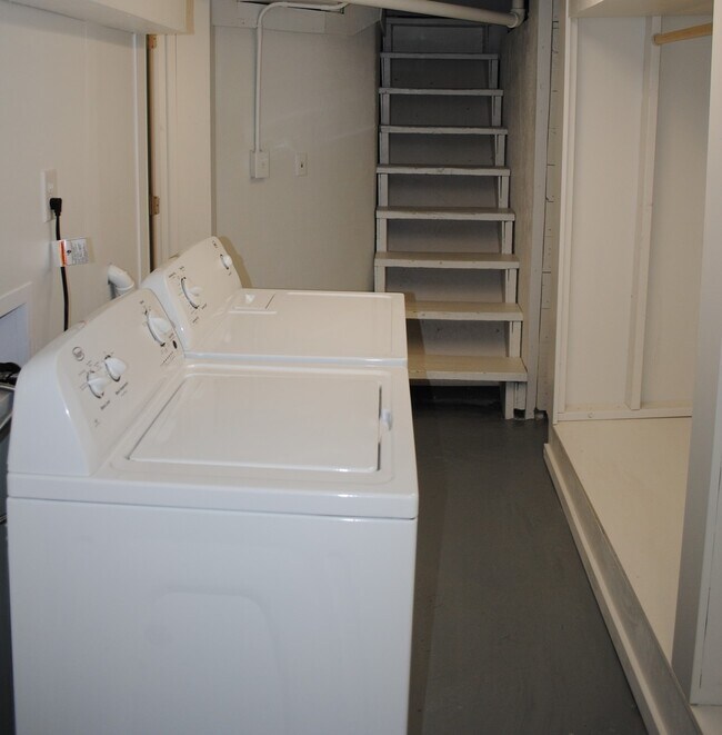 Building Photo - 541 S Walker Ave