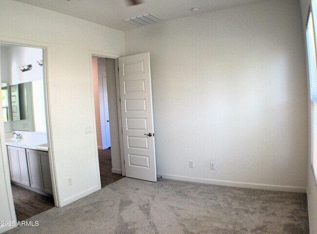Building Photo - 22621 E Lords Wy