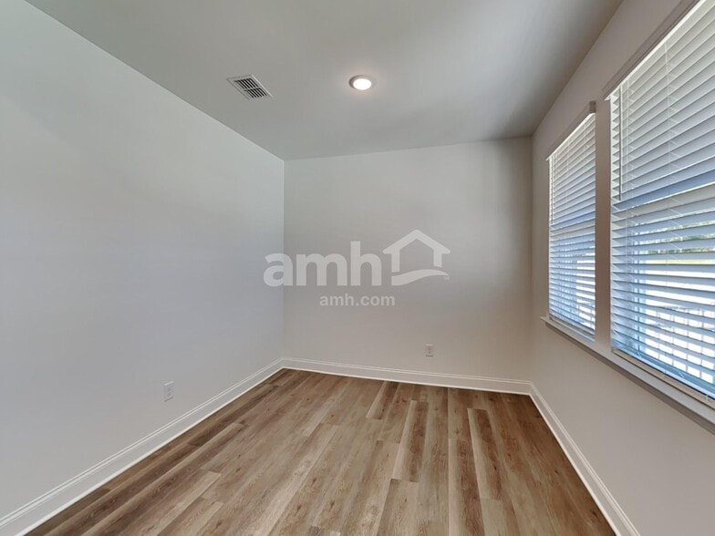 Building Photo - 1305 Soapstone Rd