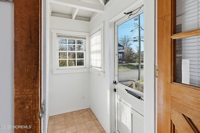 Building Photo - 5 Marine Pl