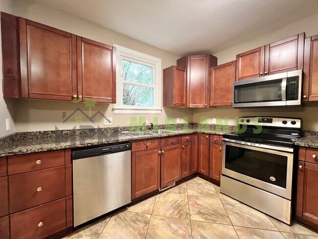 Building Photo - 2728 Holt Dr