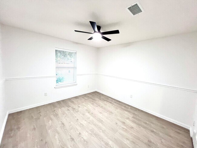 Building Photo - 6415 Hunterstone Ct