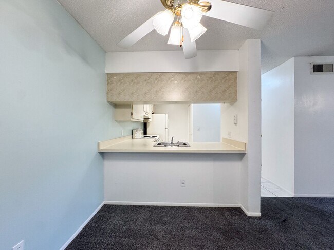Building Photo - Spacious 1 bedroom 1 bathroom in DelRey Community!