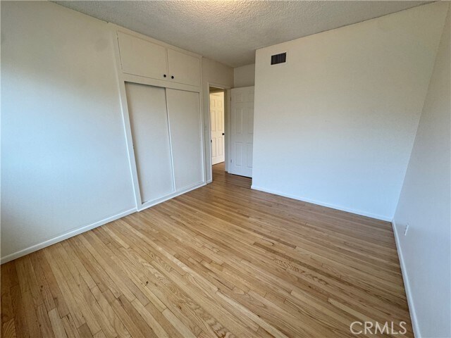 Building Photo - 933 W Autumn Dr