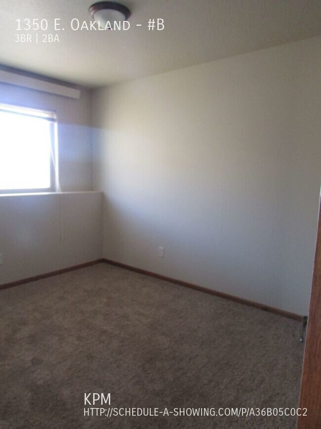 Building Photo - 1350 E. Oakland-#B