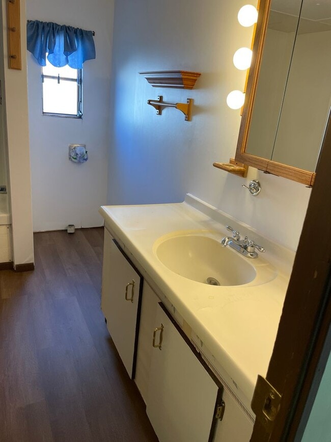 Building Photo - Comfortable 2+ Bedroom Mobile Home with Extra Storage and Enclosed Entries