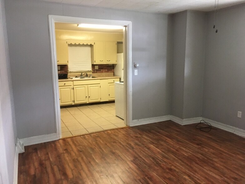 Building Photo - 14 S East St