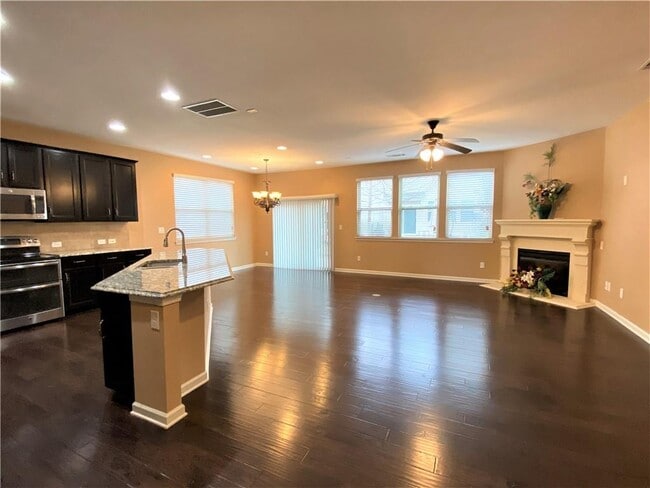 Building Photo - 2186 Hillview Dr NE