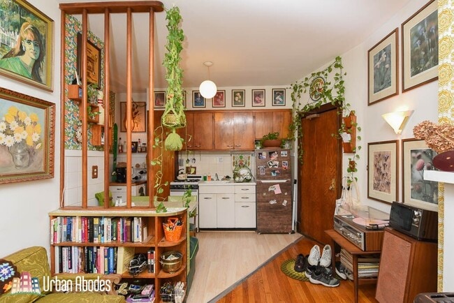 Building Photo - 2819 W Shakespeare Ave