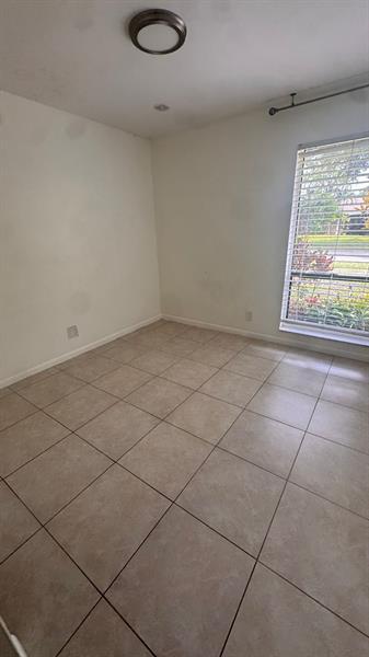 Building Photo - 10188 SW 53rd Ct