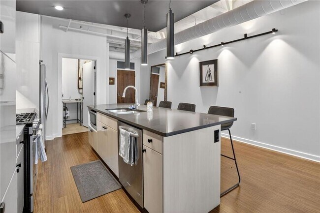Building Photo - 805 Peachtree St NE