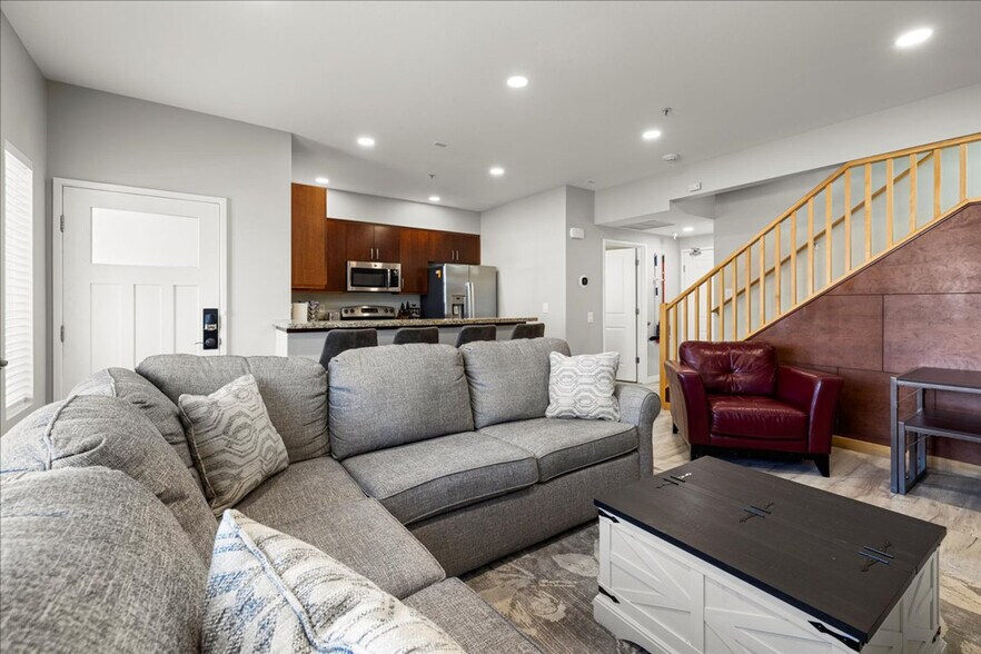 Building Photo - 502 S 15th St