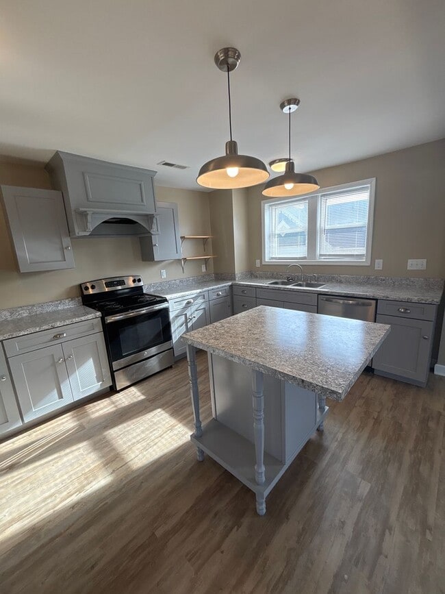 Building Photo - 2 Bedroom in Lancaster! February Free!!