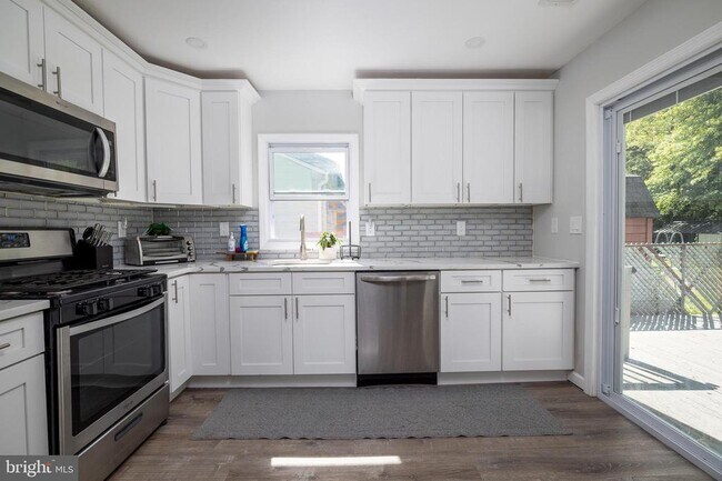 Building Photo - 21 Dixmont Ave