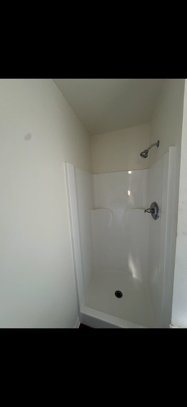 Building Photo - 477 Bodnick St