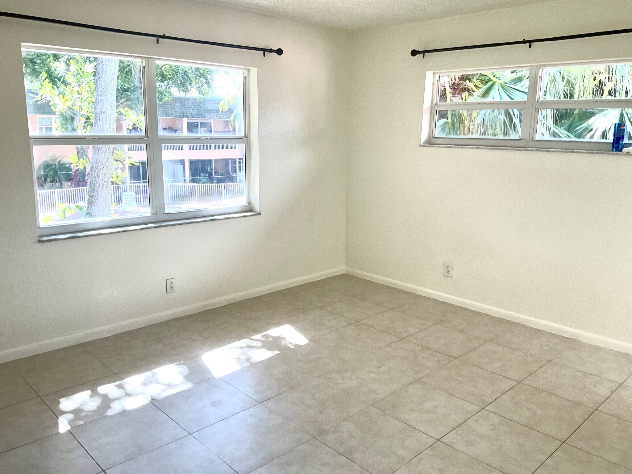 Building Photo - 760 SE 2nd Ave