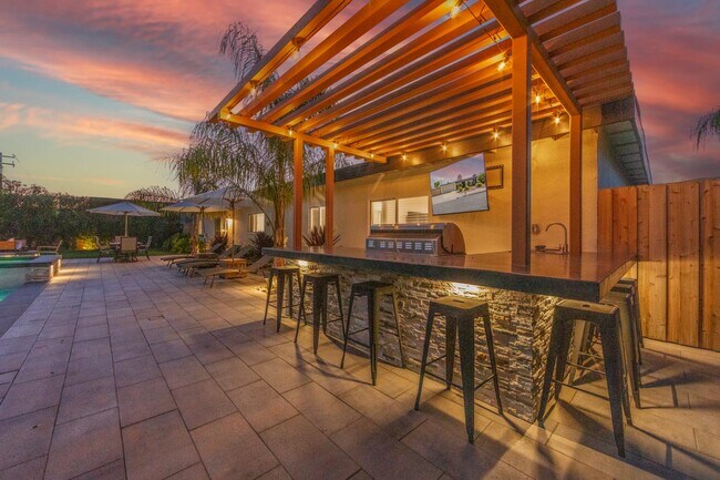 Building Photo - 1558 Wakefield Ave