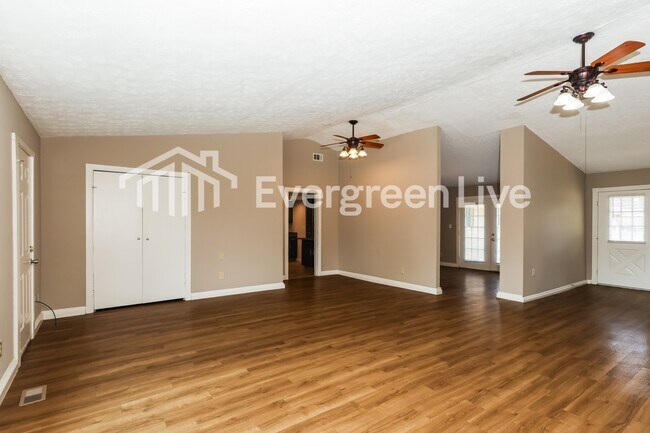 Building Photo - 304 Applegate Rd