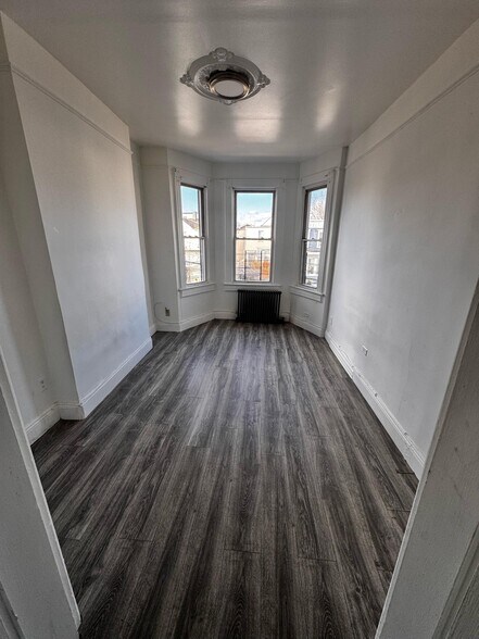 Building Photo - 72 Rose Ave