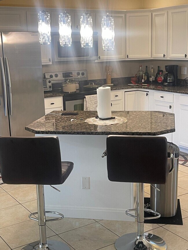 Building Photo - 2043 NW 6th Terrace