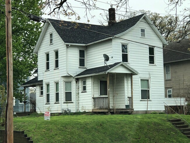 Building Photo - 1206 3rd St